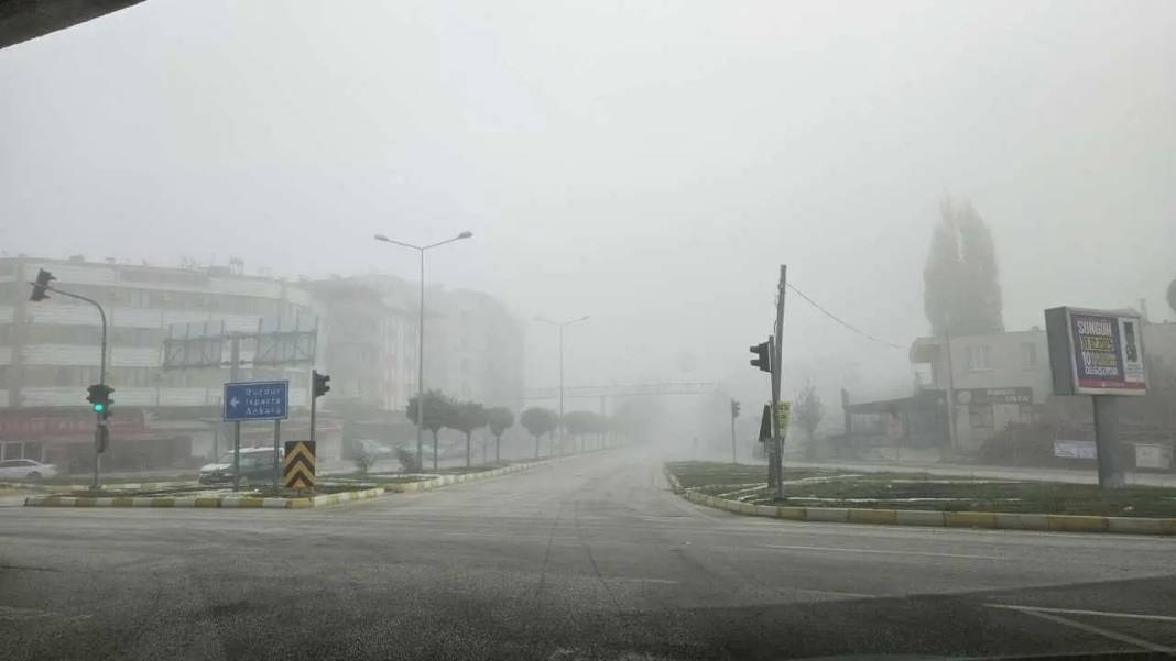 Antalya-Burdur Yolunu Sis Esir Aldı! Zor Anlar Böyle Görüntülendi 3